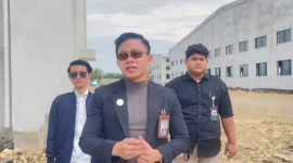 Foto ss: Adv. Bagas Pamenang, SH,MH, saat memberikan keterangan terkait pembangunan pabrik tas yang diduga belum mengantongi izin.
