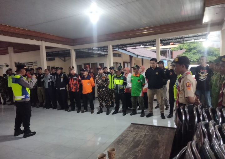 Kapolsek Keling, AKP Suyitno, SH, saat pimpin apel kesiapsiagaan menyambut perayaan tahun baru.