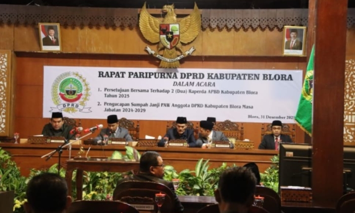 Rapat paripurna DPRD Kabupaten Blora di penghujung tahun 2025, sahkan dua Raperda yaitu kawasan tanpa rokok dan penyelenggaraan perpustakaan.