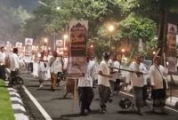 Ribuan masyarakat Kudus saat memeriahkan peringatan Taksis Menara Kudus yang ke-491.