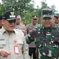 Foto: Dari kanan, Danrem Makutarama 073, bersama Wakil Bupati Grobogan, Sugeng Prasetyo, saat meninjau teritorial pembangunan Yonif baru di Kalimaro, Grobogan.