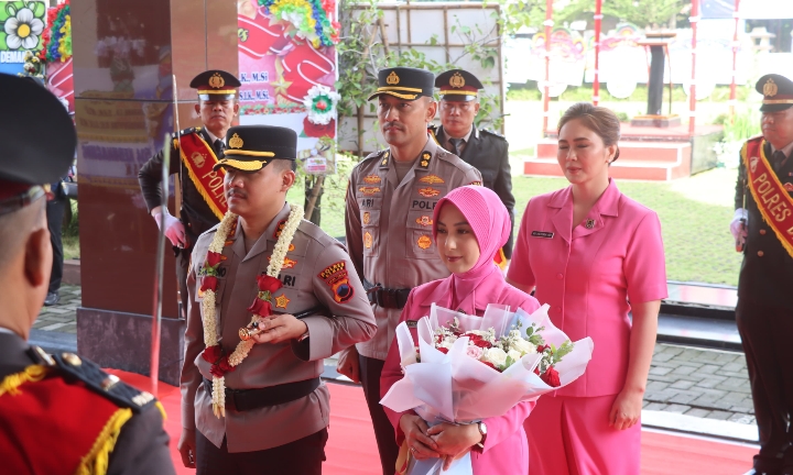 Suasana kegiatan pisah sambut Sertijab Kapolres Demak. AKBP Ari Cahya Nugraha resmi diganti AKBP Arrizal Samelino.