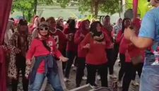 Suasana saat senam ILDI di halaman Pasar Johar.