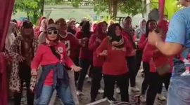 Suasana saat senam ILDI di halaman Pasar Johar.