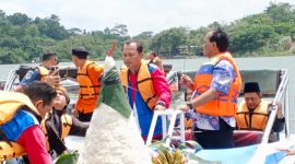 Suasana larungan Waduk Jati Barang Kelurahan Kandri, Kec. Gunungpati, Kota Semarang. Kamis (29/1/2026).
