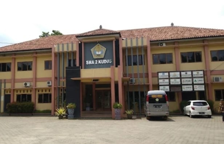 SMA Negeri 2 Kudus.