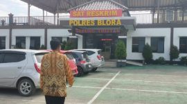 Pelapor S, saat memenuhi panggilan Polisi.