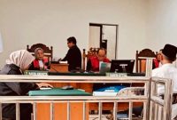 Eks kades Kalirejo, Kec. Wirosari, Kab. Grobogan, saat terima vonis di sidang di PN Tipikor Semarang