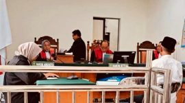 Eks kades Kalirejo, Kec. Wirosari, Kab. Grobogan, saat terima vonis di sidang di PN Tipikor Semarang
