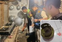 Polisi saat cek TKP.