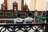 Nampak Botok dan Teguh saat terima putusan terkait pemblokiran jalan yang mengakibatkan kemacetan di PN Pati.