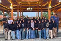 Sesi foto bersama usai bukber (buka bersama). Jumat (13/3/2026).