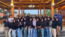 Sesi foto bersama usai bukber (buka bersama). Jumat (13/3/2026).