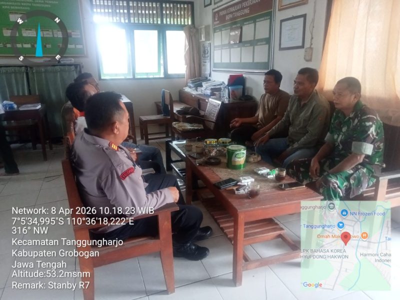 Perhutani BKPH Tanggungharjo, saat rapat bersama Danramil 19/Tanggungharjo dan Kapolsek Tanggungharjo, Kabupaten Grobogan. Membahas penguatan keamanan hutan.