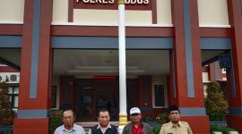 Aliansi Masyarakat Peduli Makan Bergizi Gratis (AMPM) usai melaporkan dugaan tindak pidana keracunan massal di Polres Kudus, Selasa (14/4/2026).