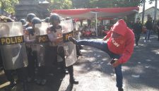 Polres Demak saat melakukan simulasi penanganan gangguan Kamtibmas.