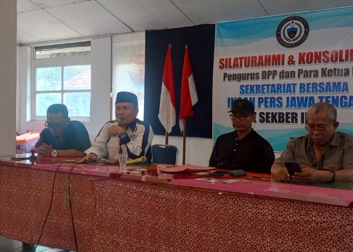 Foto: Dari kiri, Sigit Trihartanto (DPP IPJT), Firdaus Andika (Ketum IPJT), Mugiono (Sekjend IPJT), Ali Rosidin (Bendahara IPJT). Minggu (12/4/2026).