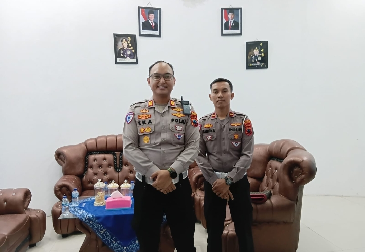Kepala Satuan Lalu Lintas Polres Batang, AKP Eka Hendra Ardiansyah (kiri) bersama Kanit Gakkum Satlantas Polres Batang.