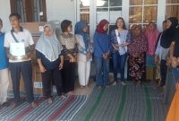 Warga korban dugaan ketidakadilan oleh PTUN Semarang saat berkumpul di Bulusan, Kec. Tembalang, Kota Semarang, berjuang mempertahankan tanahnya.