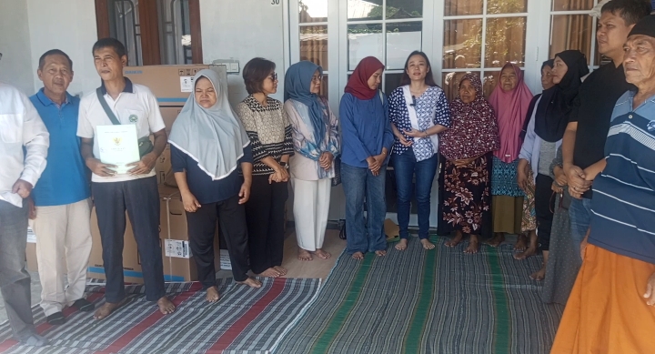 Warga korban dugaan ketidakadilan oleh PTUN Semarang saat berkumpul di Bulusan, Kec. Tembalang, Kota Semarang, berjuang mempertahankan tanahnya.