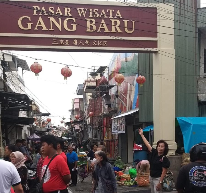 Pasar Gang Baru Kota Semarang.