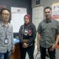 Foto: Dari kiri Angga, (Kepala Unit BRI Kedungjati), Siti Lasmi (SL, nasabah BRI), Yoyok (Mantri BRI Kedungjati. Foto bersama usai mediasi.