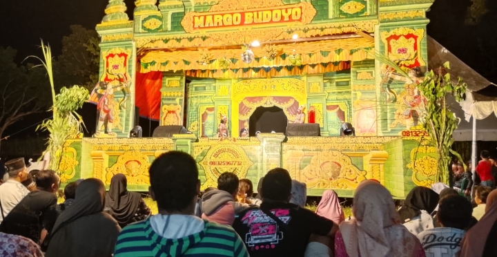 Suasana pertunjukan seni ketoprak lakon Jaka Tingkir Desa Kedungsari, Kec. Gebog, Kab. Kudus.Minggu (10/5/2026) malam.
