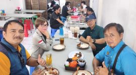 Foto: bertopi, Agus Prajitno, Vio Sari, Tatang S, Wahyu Utomo. 