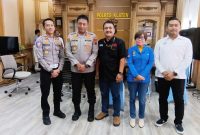 Dari kiri kedua, Kapolres Klaten, AKBP Moh. Faruk Rozi, S.H., S.I.K., M.Si, Kasat Reskrim AKP Taufik Frida Mustofa (baju putih), dan Kasat Lantas, AKP Wendi Andranu (paling kiri)