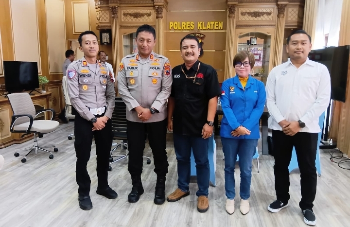 Dari kiri kedua, Kapolres Klaten, AKBP Moh. Faruk Rozi, S.H., S.I.K., M.Si, Kasat Reskrim AKP Taufik Frida Mustofa (baju putih), dan Kasat Lantas, AKP Wendi Andranu (paling kiri)