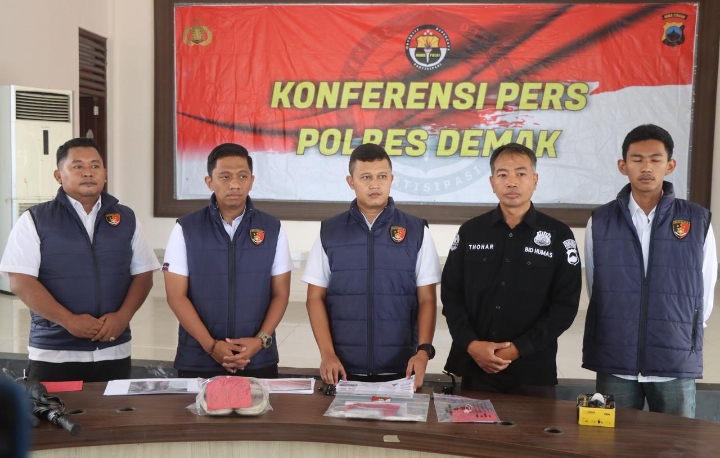 Satreskrim Polres Demak, saat ungkap kasus dugaan pembakaran dua rumah di Karangawen.