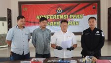 Satres Narkoba Polres Demak, saat ungkap kasus peredaran narkotika jenis sabu berkedok jualan es teh.