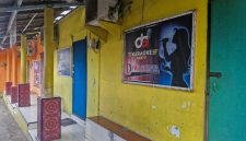 Foto: Nampak berjejer tempat hiburan karaoke+