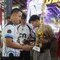 AKBP Samel, saat memberikan hadiah kepada para pemenang Kapolres Demak Cup 2026 season 2.