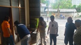 Satreskrim Polres Blora, saat mengecek TKP.