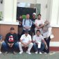 Tim kuasa hukum bersama korban dugaan penipuan saat berfoto bersama di depan gedung Pengadilan Negeri (PN) Kudus.