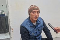 Muhammad Rivai, korban penipuan jual belikan mobil, saat menanggapi putusan hakim PN Salatiga dihadapan media.