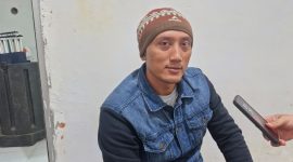 Muhammad Rivai, korban penipuan jual belikan mobil, saat menanggapi putusan hakim PN Salatiga dihadapan media.