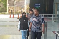 Bupati Sukoharjo Etik Suryani, saat tiba di gedung KPK, untuk menjalani pemeriksaan.
