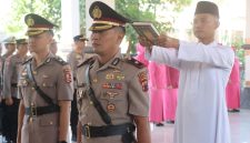 Foto dari kanan, Kompol Yuniarto Assidiq, dan Kompol Hendrie Suryo Liquisasono, saat sertijab Wakapolres Demak.