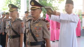 Foto dari kanan, Kompol Yuniarto Assidiq, dan Kompol Hendrie Suryo Liquisasono, saat sertijab Wakapolres Demak.