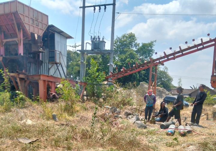 Foto: Kondisi mesin pemecah batu (stone crusher) usai diduga dirusak oleh pelaku.