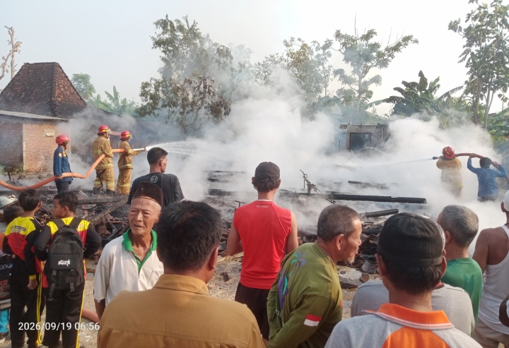 Lokasi kebakaran rumah di dusun Sambirejo, RT 04 RW 04 Desa Putatnganten, Kec. Karangrayung, Kab. Grobogan.