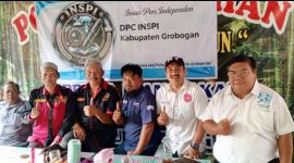 Usai rapat pembentukan kepengurusan INSPI Grobogan, para pengurus foto bersama.