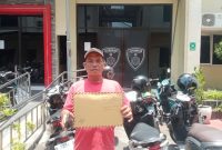 Foto: Ukesz, korban penipuan dugaan jual beli mobil, saat melaporkan ke Polrestabes Semarang.