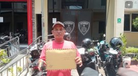 Foto: Ukesz, korban penipuan dugaan jual beli mobil, saat melaporkan ke Polrestabes Semarang.