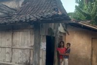 Foto: Endang, dan anaknya.