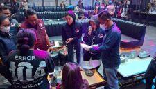 Foto: Tim gabungan Polda Jateng, saat operasi Peredaran Narkotika di tempat hiburan malam.