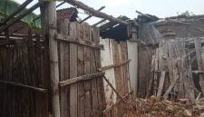 Foto: Nampak rumah tidak layak huni, atap ambruk.